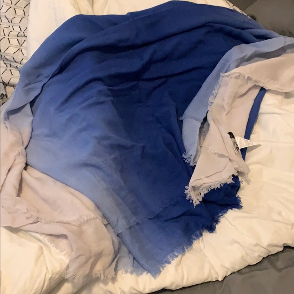 Blue to white ombré scarf
